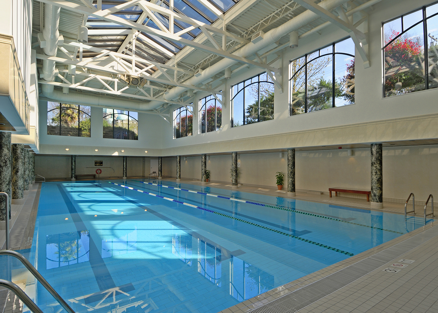 Pool at Hotel Grand Pacific